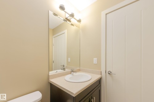 #39 804 Welsh Dr Sw, Edmonton, AB - Indoor Photo Showing Bathroom