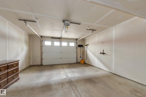 #39 804 Welsh Dr Sw, Edmonton, AB - Indoor Photo Showing Garage