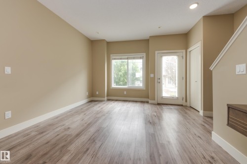 #39 804 Welsh Dr Sw, Edmonton, AB - Indoor Photo Showing Other Room