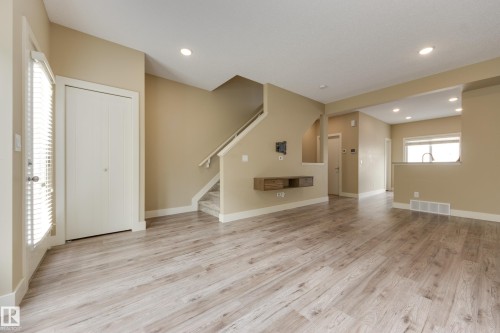 #39 804 Welsh Dr Sw, Edmonton, AB - Indoor Photo Showing Other Room