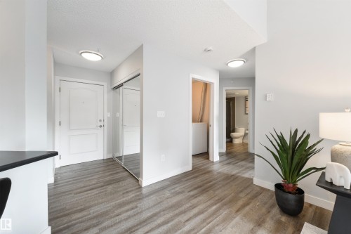 #409 10153 117 St Nw, Edmonton, AB - Indoor Photo Showing Other Room