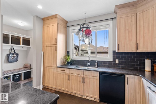 116 Gilmore Way, Spruce Grove, AB - Indoor Photo Showing Kitchen