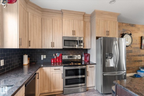 116 Gilmore Way, Spruce Grove, AB - Indoor Photo Showing Kitchen