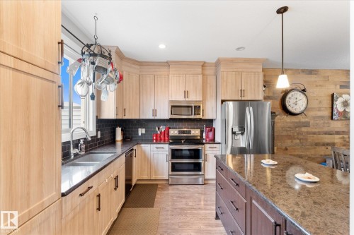 116 Gilmore Way, Spruce Grove, AB - Indoor Photo Showing Kitchen With Double Sink With Upgraded Kitchen