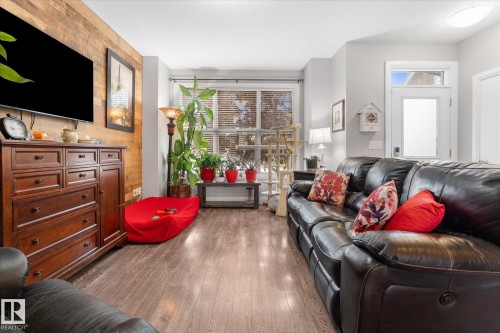 116 Gilmore Way, Spruce Grove, AB - Indoor Photo Showing Living Room