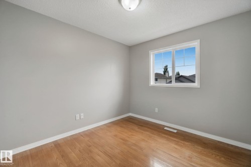 3104 32 Avenue Nw, Edmonton, AB - Indoor Photo Showing Other Room