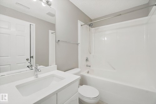 3104 32 Avenue Nw, Edmonton, AB - Indoor Photo Showing Bathroom