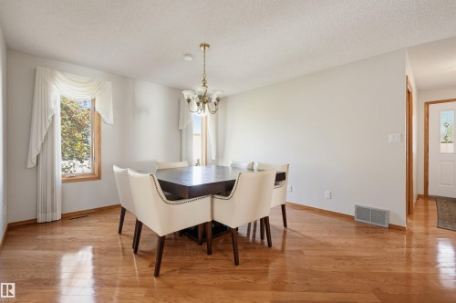 619 Revell Wynd Nw, Edmonton, AB - Indoor Photo Showing Dining Room