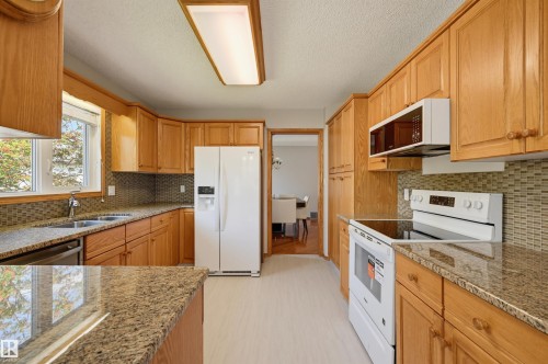 619 Revell Wynd Nw, Edmonton, AB - Indoor Photo Showing Kitchen With Double Sink
