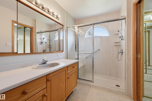 619 Revell Wynd Nw, Edmonton, AB - Indoor Photo Showing Bathroom