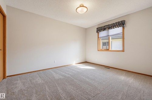 619 Revell Wynd Nw, Edmonton, AB - Indoor Photo Showing Other Room