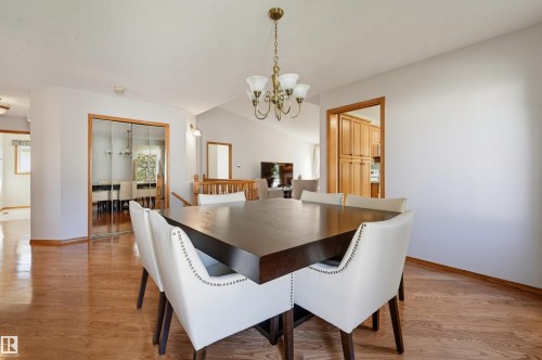619 Revell Wynd Nw, Edmonton, AB - Indoor Photo Showing Dining Room