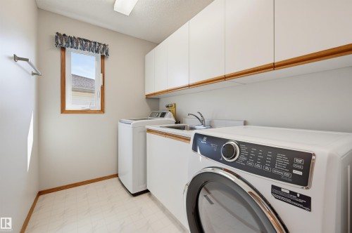 619 Revell Wynd Nw, Edmonton, AB - Indoor Photo Showing Laundry Room