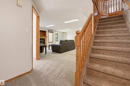 619 Revell Wynd Nw, Edmonton, AB - Indoor Photo Showing Other Room