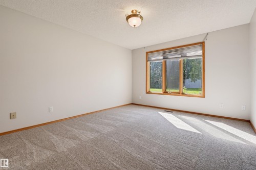 619 Revell Wynd Nw, Edmonton, AB - Indoor Photo Showing Other Room