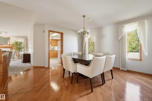 619 Revell Wynd Nw, Edmonton, AB - Indoor Photo Showing Dining Room