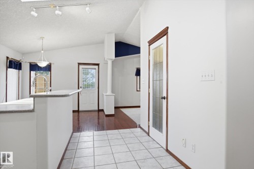 11413 118 Street Nw, Edmonton, AB - Indoor