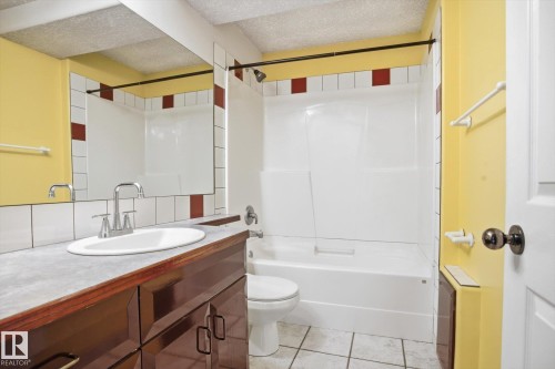 11413 118 Street Nw, Edmonton, AB - Indoor Photo Showing Bathroom