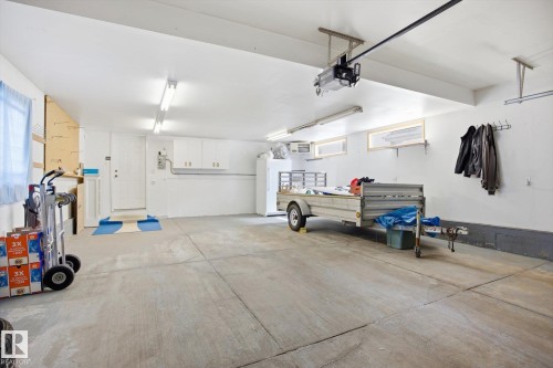 11413 118 Street Nw, Edmonton, AB - Indoor Photo Showing Garage