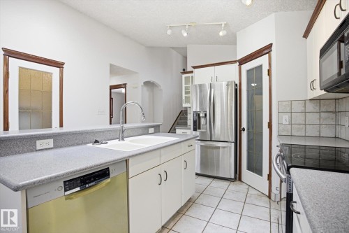 11413 118 Street Nw, Edmonton, AB - Indoor Photo Showing Kitchen