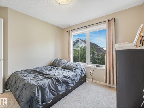 #55 603 Watt Bv Sw, Edmonton, AB - Indoor Photo Showing Bedroom