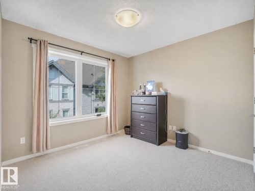 #55 603 Watt Bv Sw, Edmonton, AB - Indoor Photo Showing Bedroom