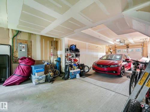 #55 603 Watt Bv Sw, Edmonton, AB - Indoor Photo Showing Garage