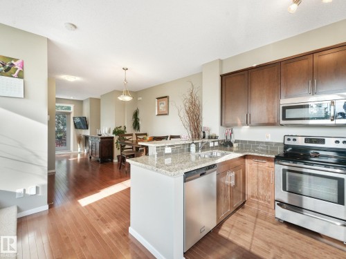 #55 603 Watt Bv Sw, Edmonton, AB - Indoor Photo Showing Kitchen