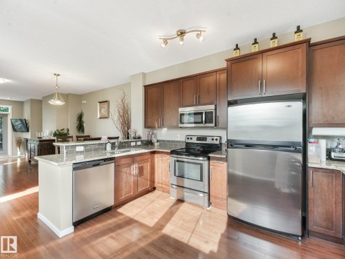 #55 603 Watt Bv Sw, Edmonton, AB - Indoor Photo Showing Kitchen