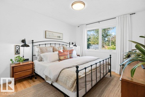 9047 52 Street Nw, Edmonton, AB - Indoor Photo Showing Bedroom