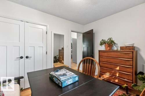 9047 52 Street Nw, Edmonton, AB - Indoor
