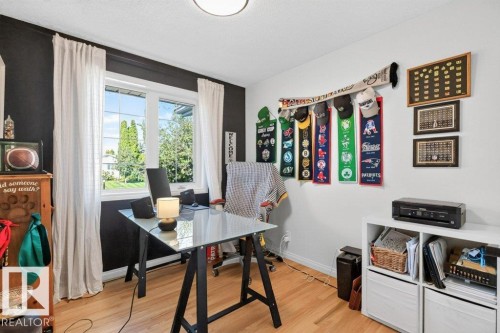 9047 52 Street Nw, Edmonton, AB - Indoor