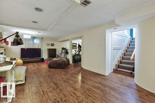 9047 52 Street Nw, Edmonton, AB - Indoor Photo Showing Other Room