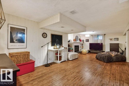 9047 52 Street Nw, Edmonton, AB - Indoor