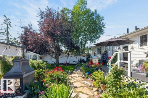 9047 52 Street Nw, Edmonton, AB - Outdoor