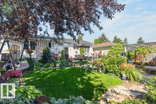 9047 52 Street Nw, Edmonton, AB - Outdoor