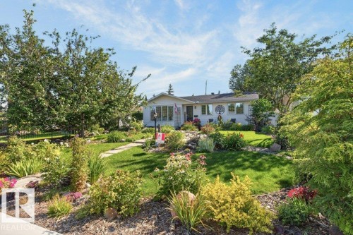 9047 52 Street Nw, Edmonton, AB - Outdoor