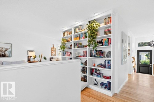 9047 52 Street Nw, Edmonton, AB - Indoor Photo Showing Other Room