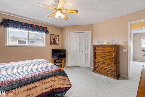 2 Dunvegan Crest, St. Albert, AB - Indoor Photo Showing Bedroom