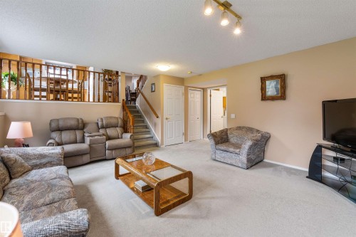 2 Dunvegan Crest, St. Albert, AB - Indoor Photo Showing Living Room