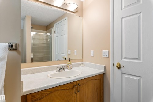 2 Dunvegan Crest, St. Albert, AB - Indoor Photo Showing Bathroom