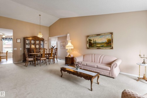 2 Dunvegan Crest, St. Albert, AB - Indoor Photo Showing Living Room