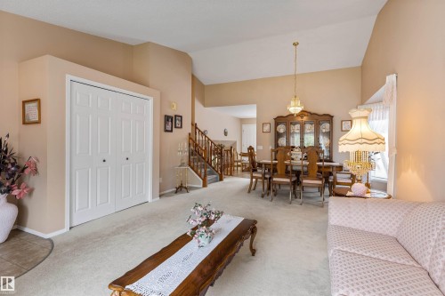 2 Dunvegan Crest, St. Albert, AB - Indoor Photo Showing Living Room