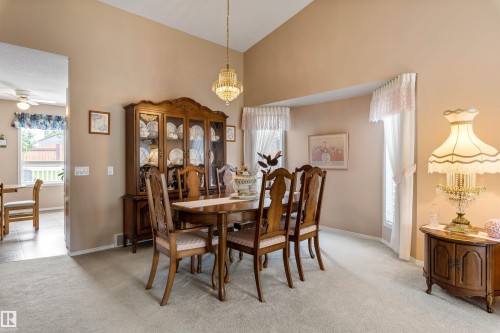 2 Dunvegan Crest, St. Albert, AB - Indoor Photo Showing Dining Room