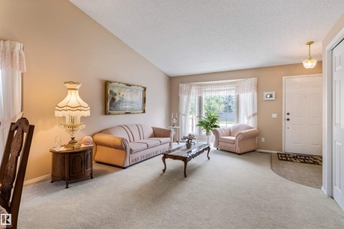 2 Dunvegan Crest, St. Albert, AB - Indoor Photo Showing Living Room