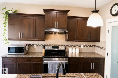 711 57 St Sw, Edmonton, AB - Indoor Photo Showing Kitchen