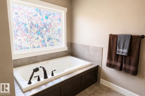 711 57 St Sw, Edmonton, AB - Indoor Photo Showing Bathroom