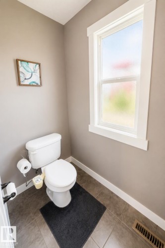 711 57 St Sw, Edmonton, AB - Indoor Photo Showing Bathroom