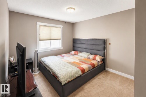 711 57 St Sw, Edmonton, AB - Indoor Photo Showing Bedroom