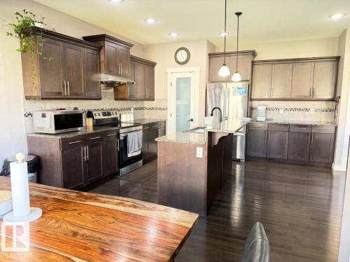 711 57 St Sw, Edmonton, AB - Indoor Photo Showing Kitchen With Upgraded Kitchen